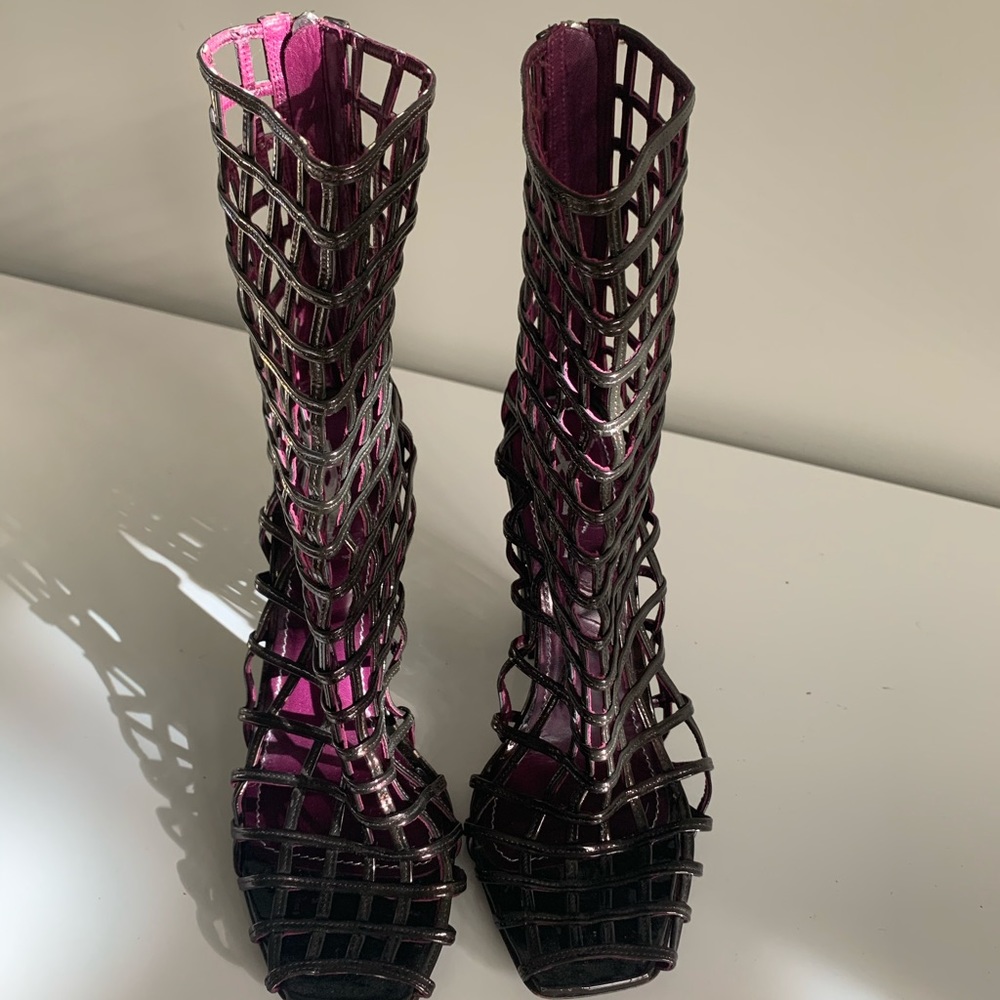 *SOLD* YVES SAINT LAURENT
Leather Cage Peep-Toe - Picture 2 of 15